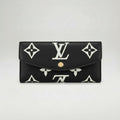 Designer-Inspired Button Wallet – Luxury Turn-Lock Closure Women’s Wallet